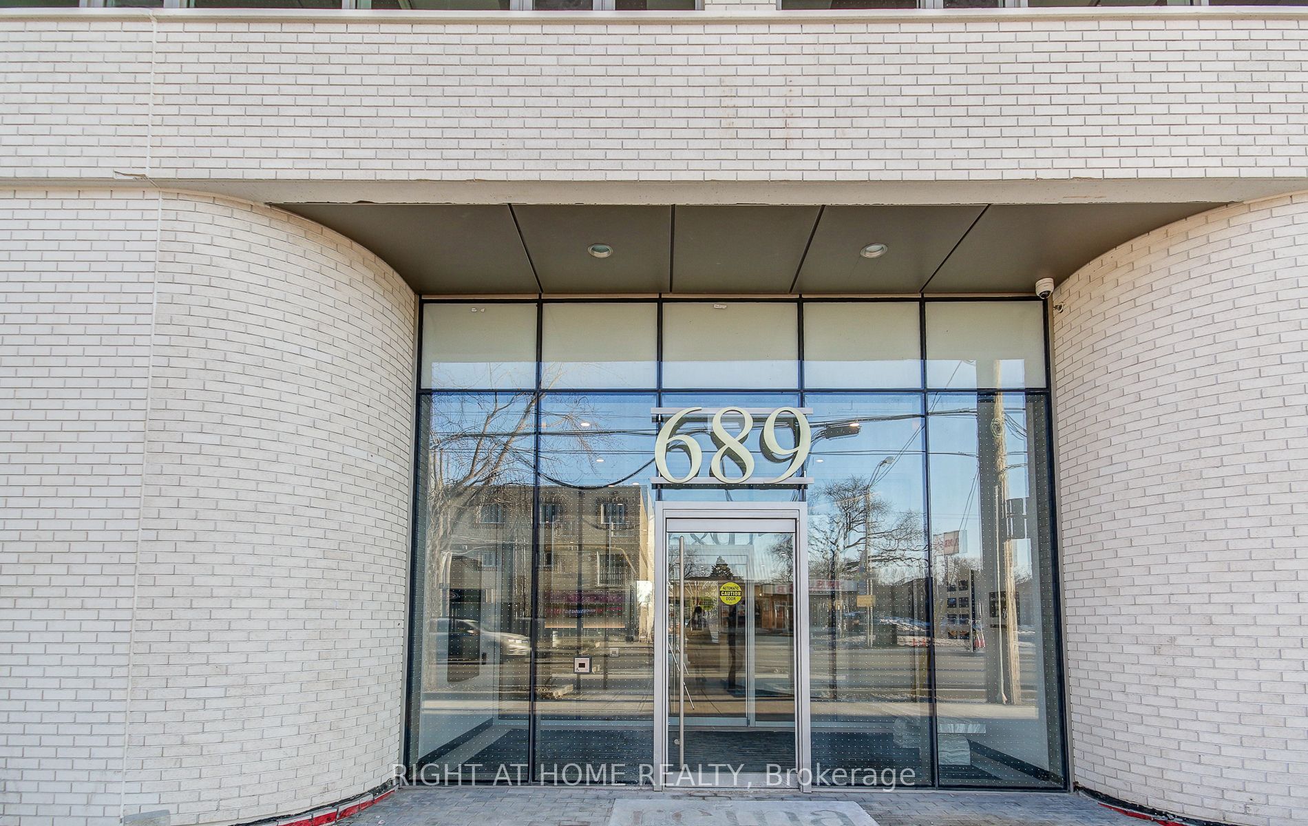 689 The Queensway 504 Property Photo 1