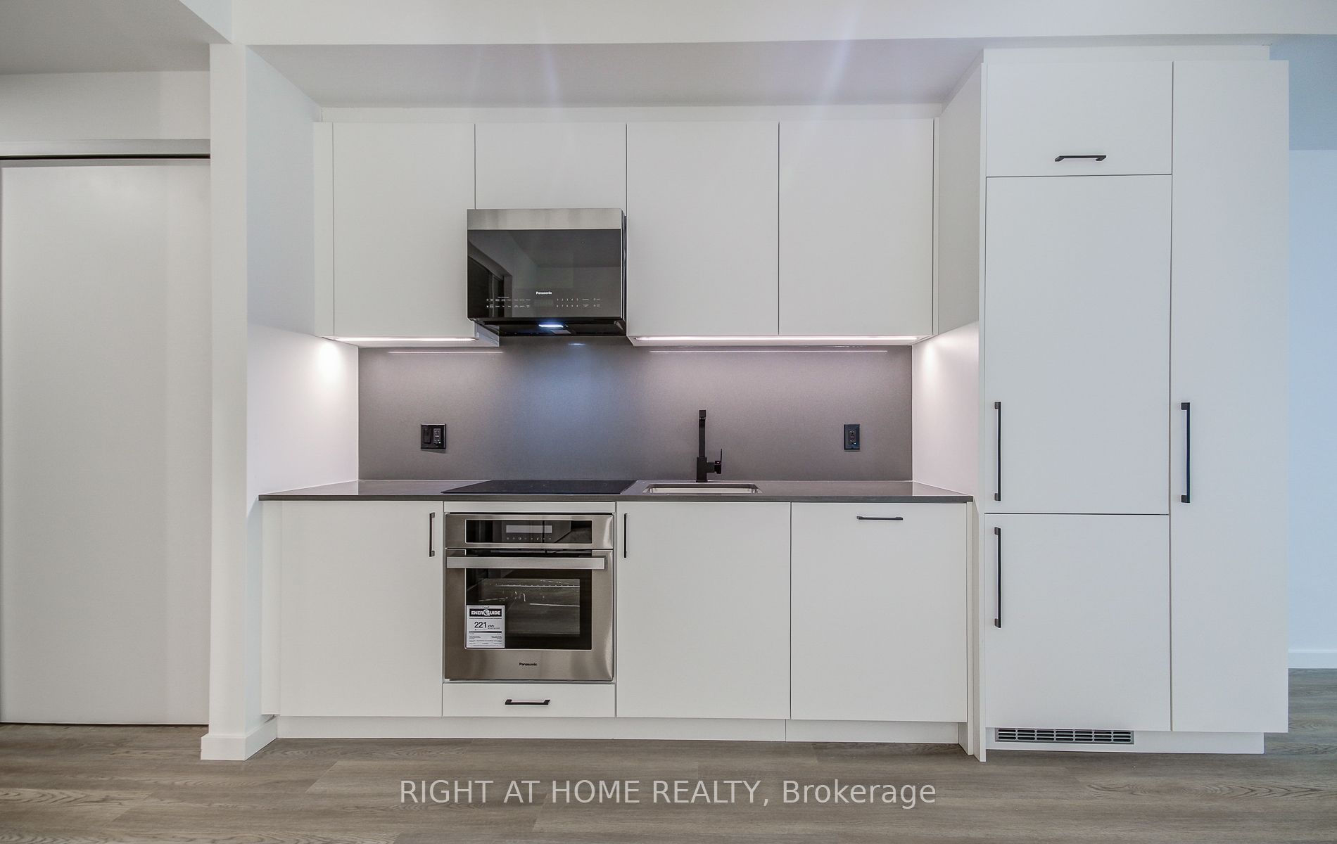 689 The Queensway 504 Property Photo 13