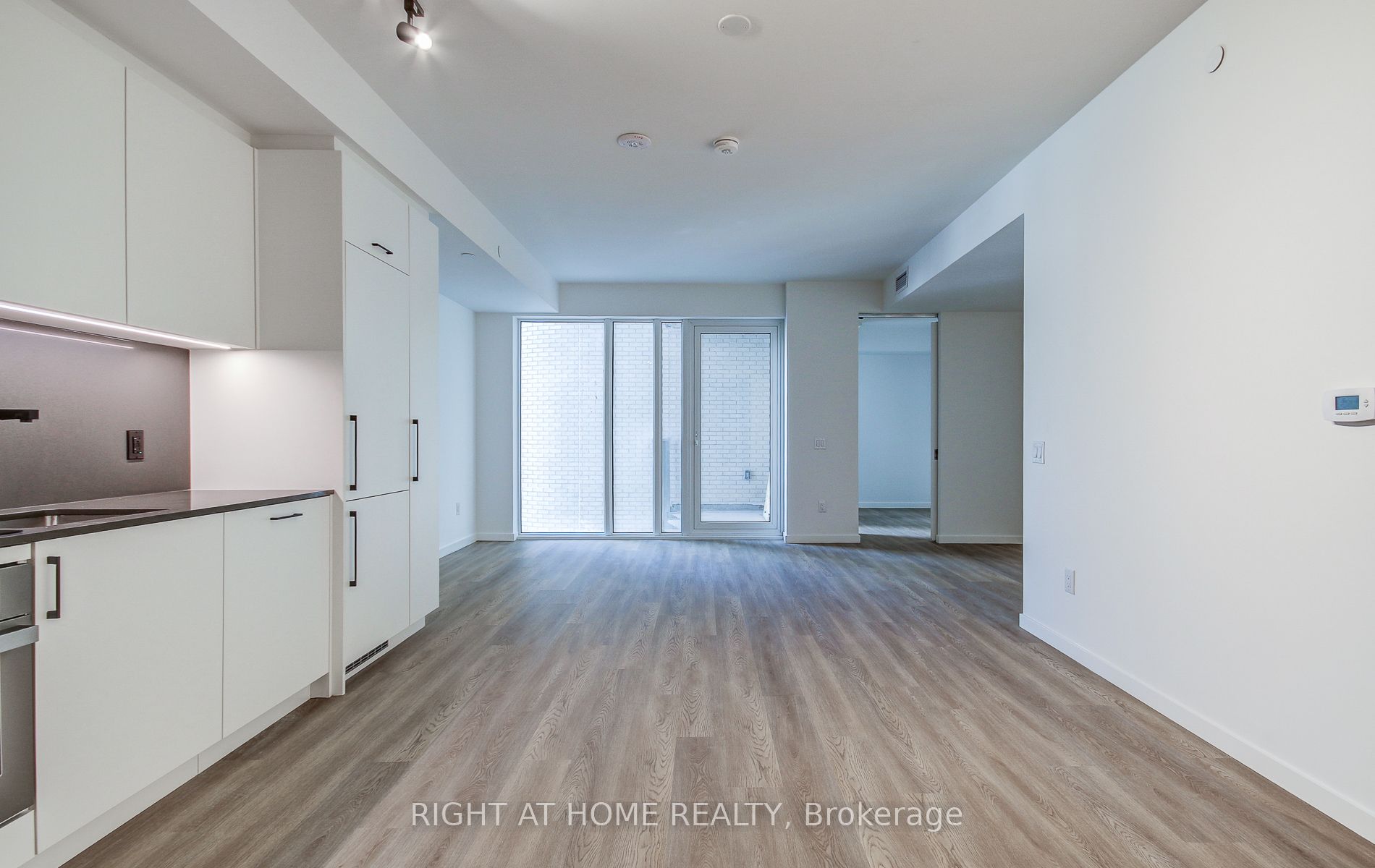 689 The Queensway 504 Property Photo 16