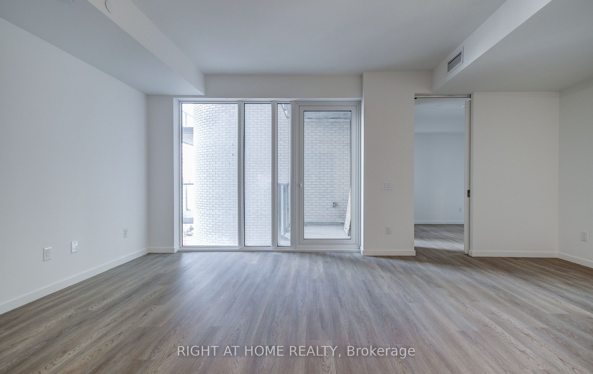 689 The Queensway 504 Property Photo 17