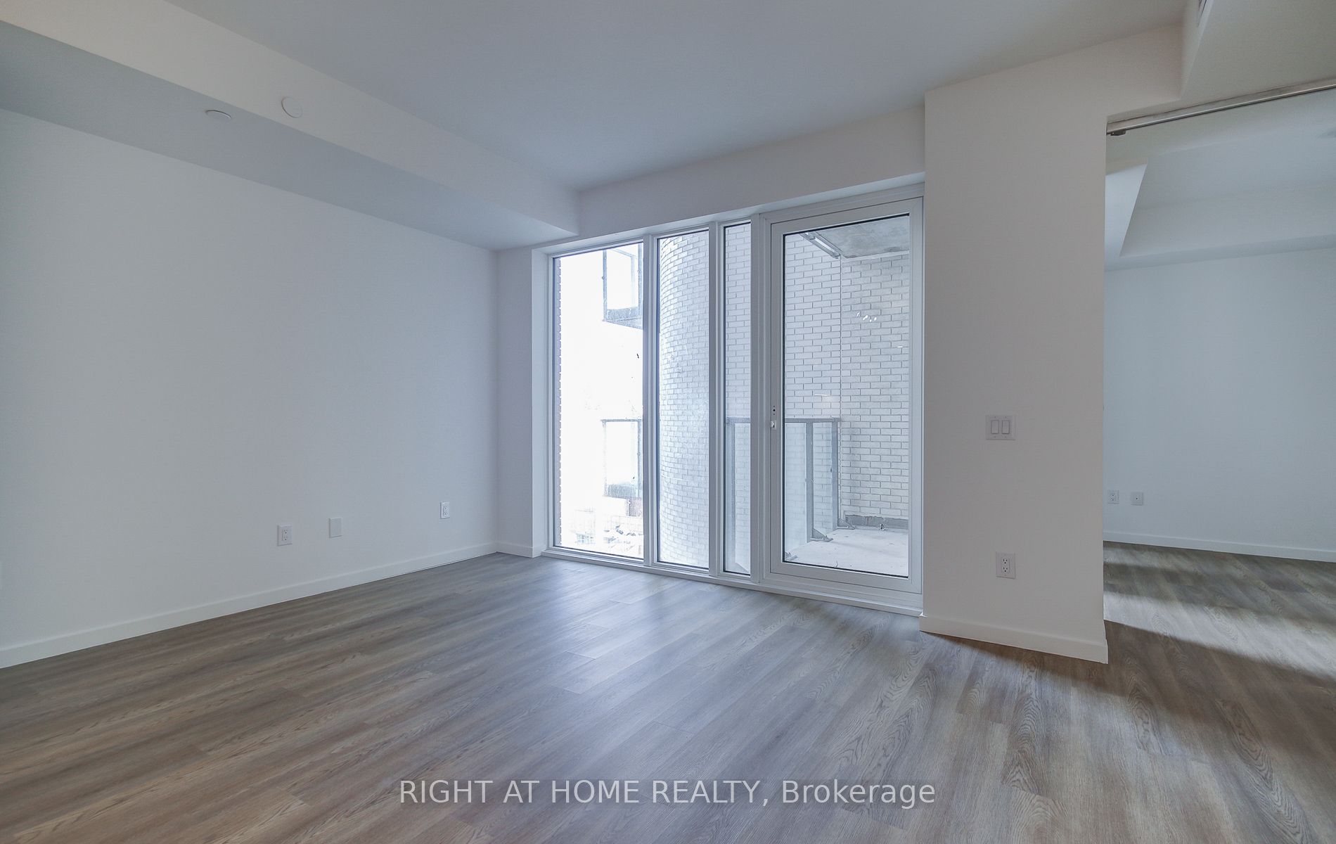 689 The Queensway 504 Property Photo 18
