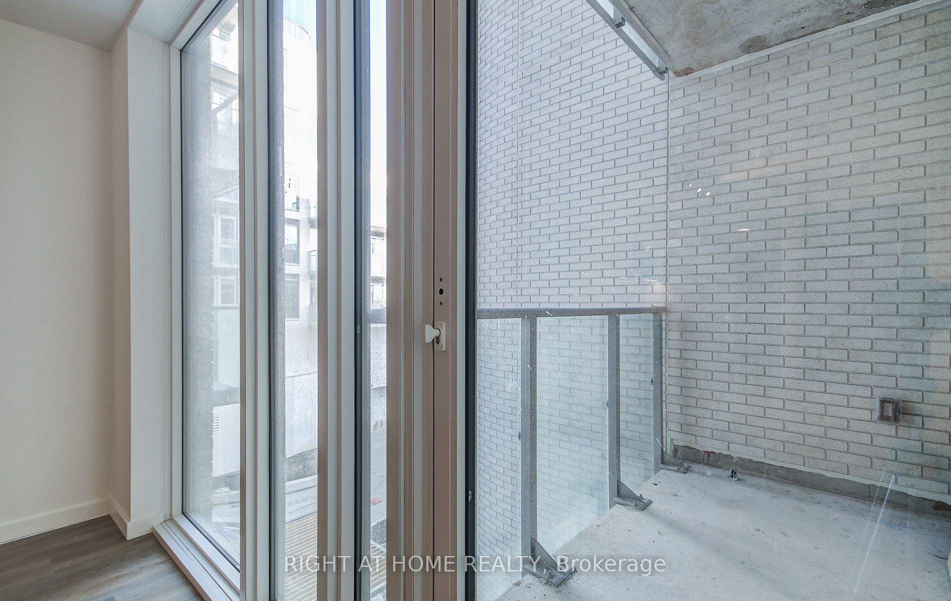 689 The Queensway 504 Property Photo 21