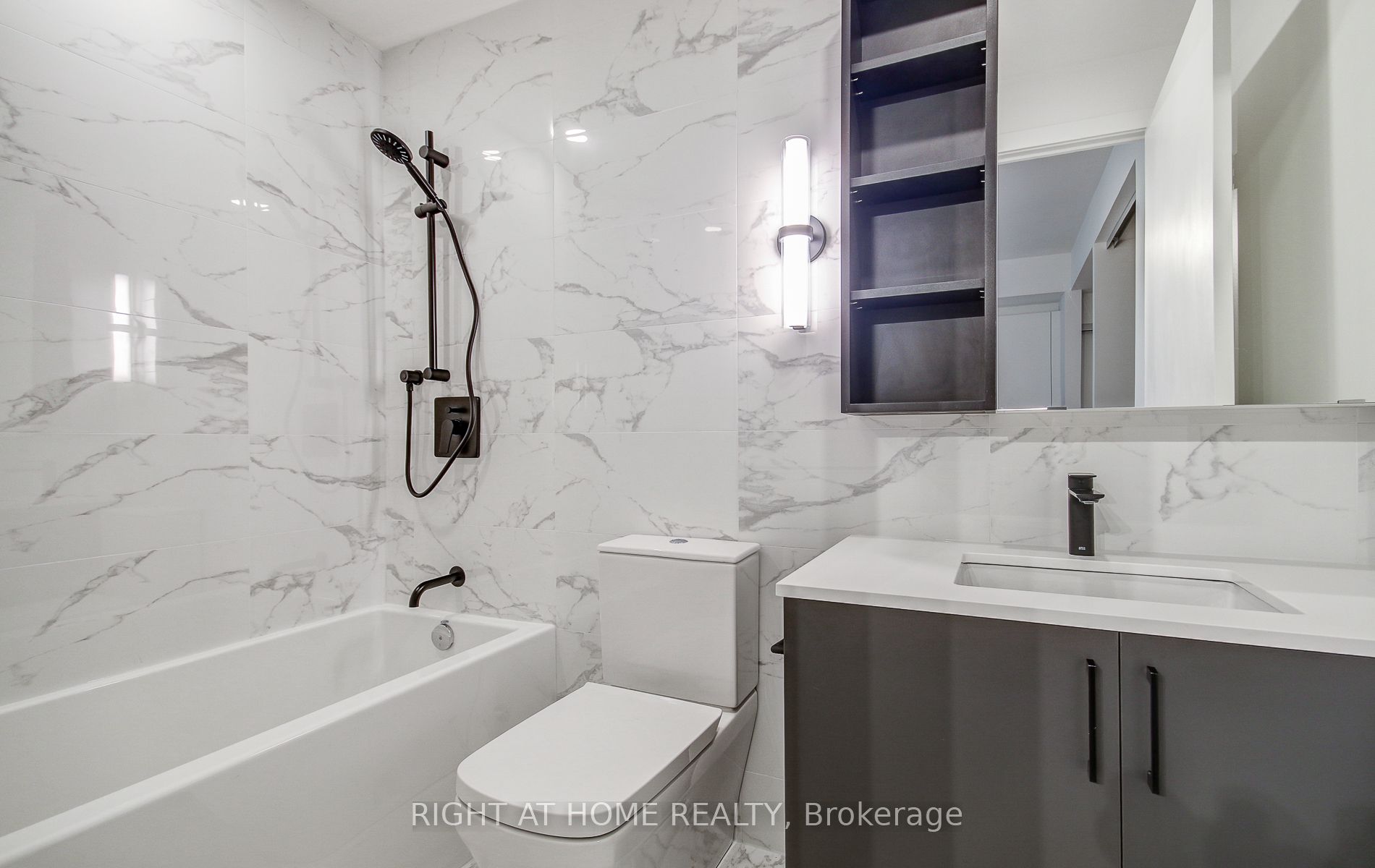 689 The Queensway 504 Property Photo 24