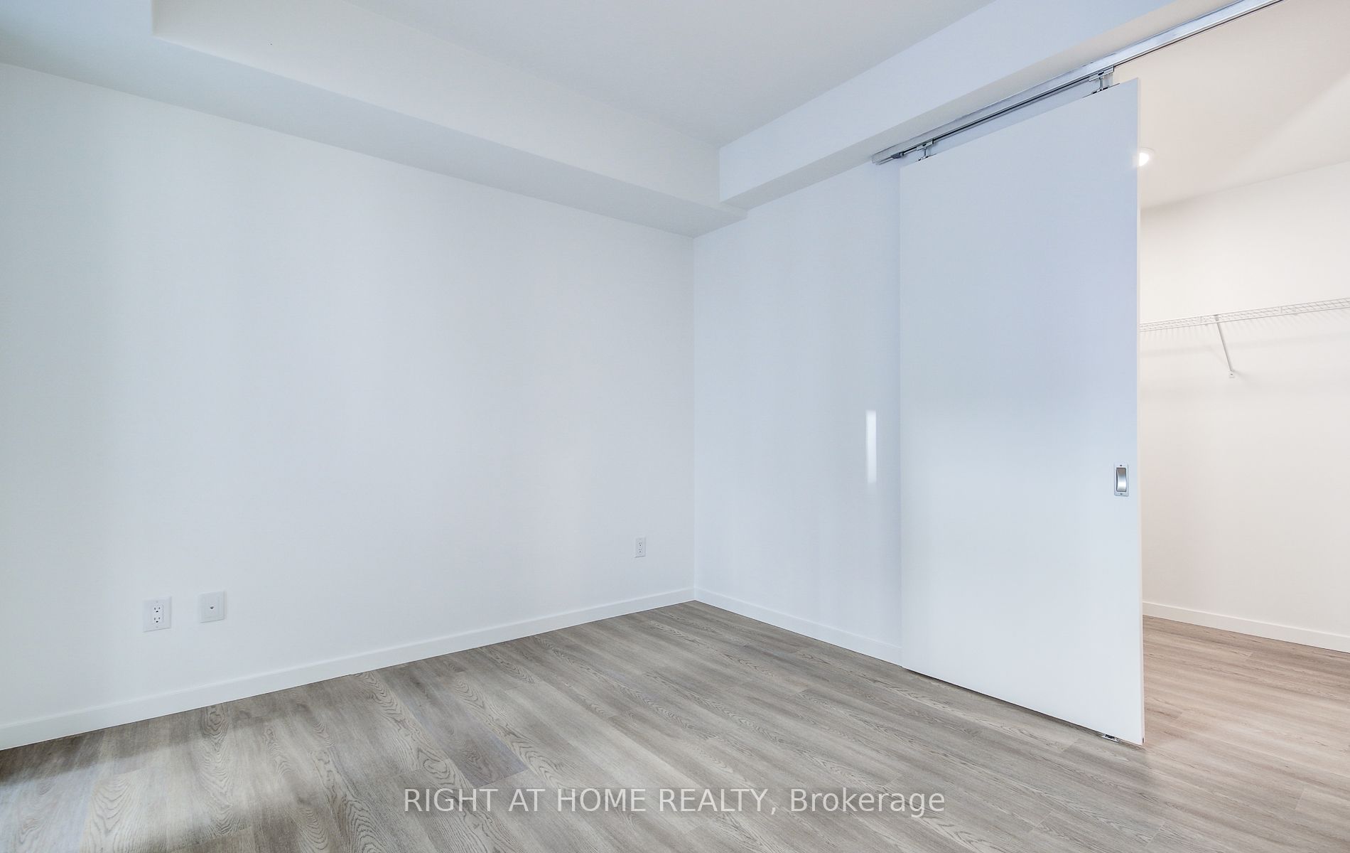689 The Queensway 504 Property Photo 25