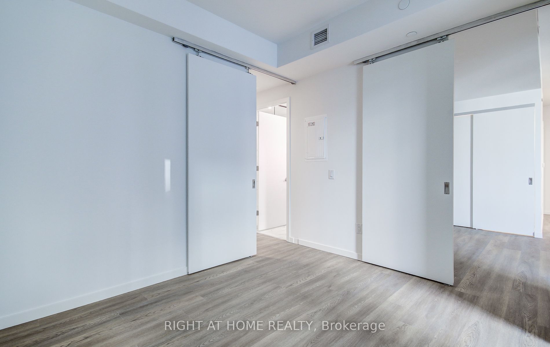 689 The Queensway 504 Property Photo 26