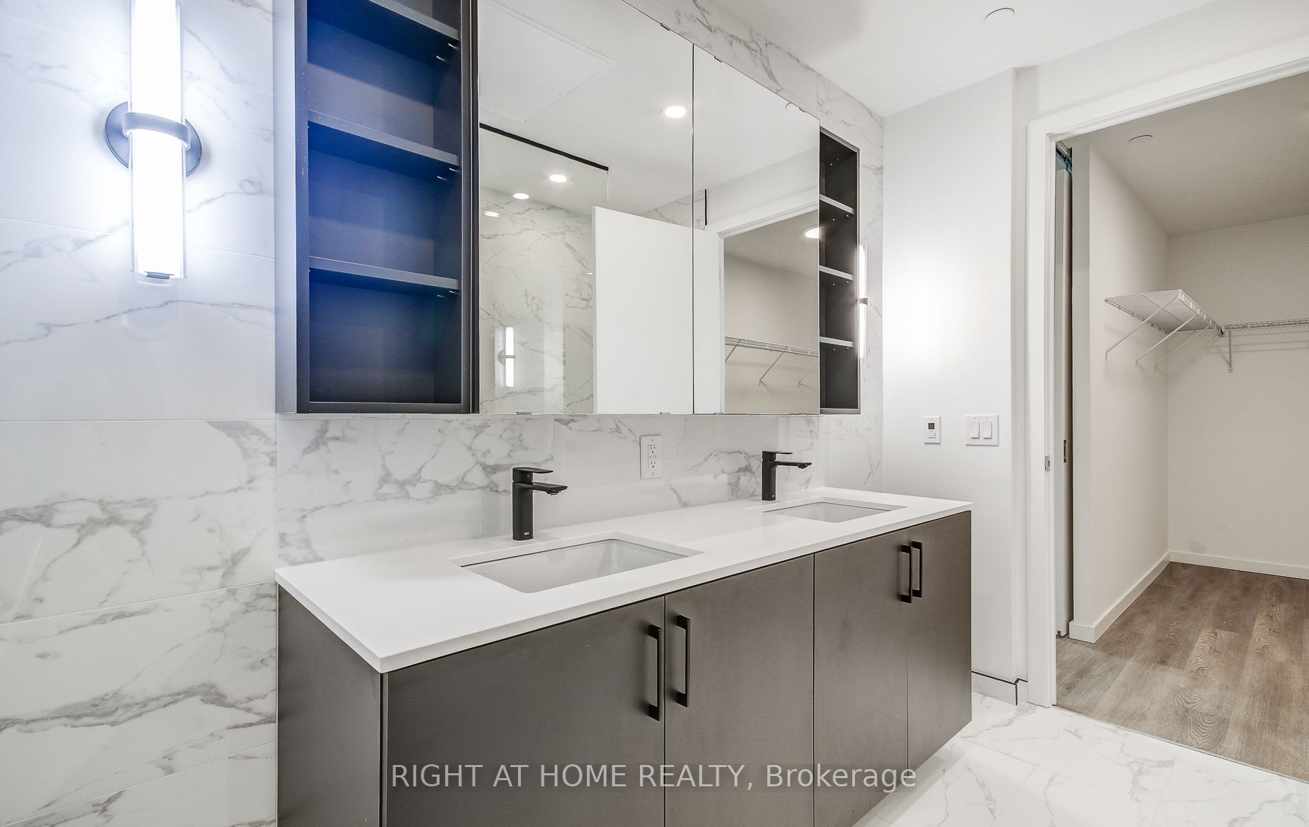 689 The Queensway 504 Property Photo 30