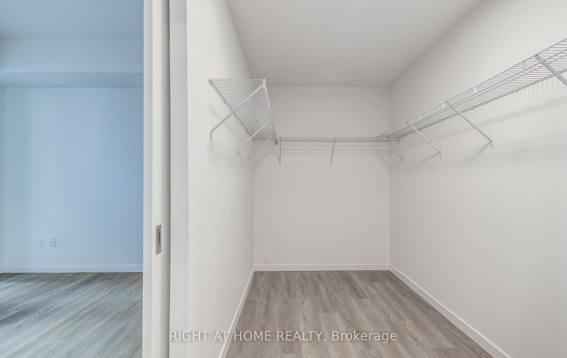 689 The Queensway 504 Property Photo 33