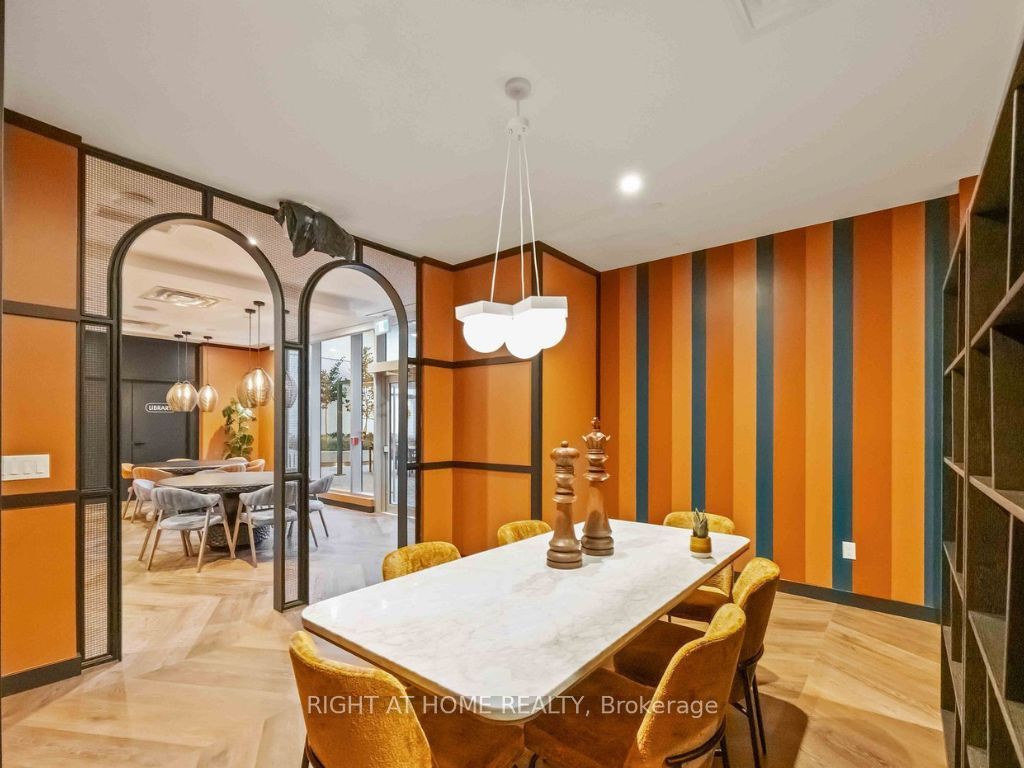 689 The Queensway 504 Property Photo 38