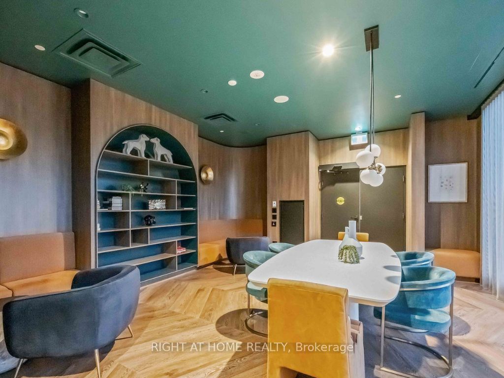689 The Queensway 504 Property Photo 39