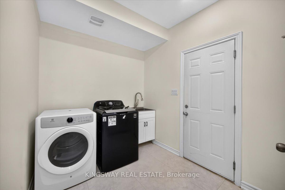 8 Monkton Circle Property Photo 23