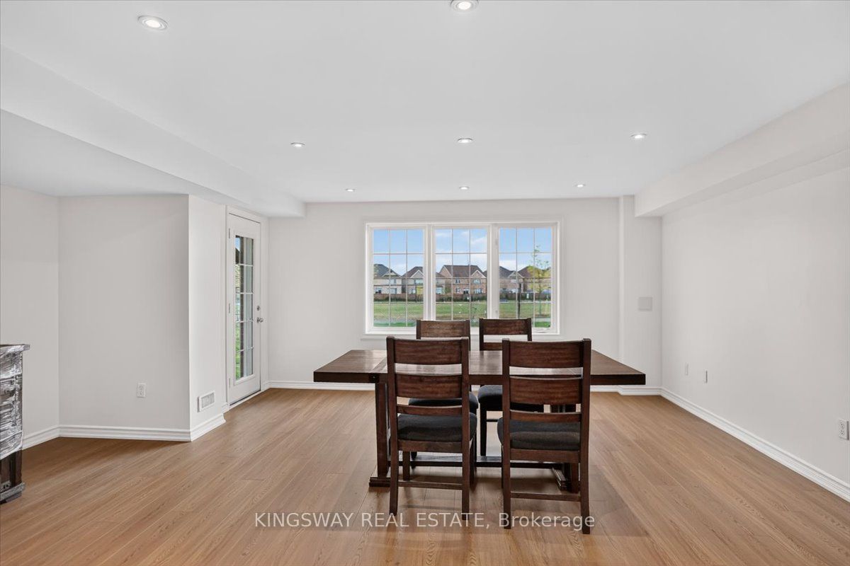 8 Monkton Circle Property Photo 32