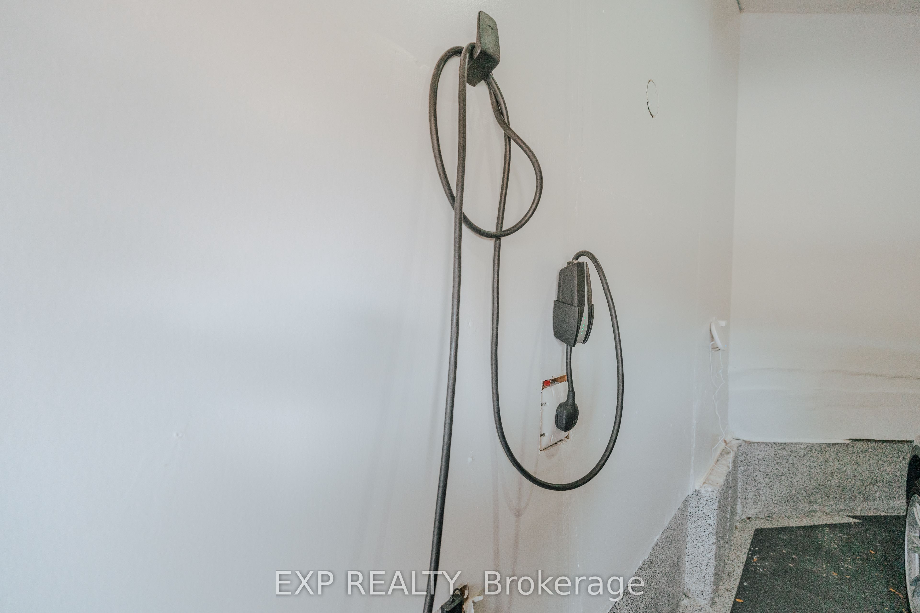 206 Drinkwater Road Upper Property Photo 48