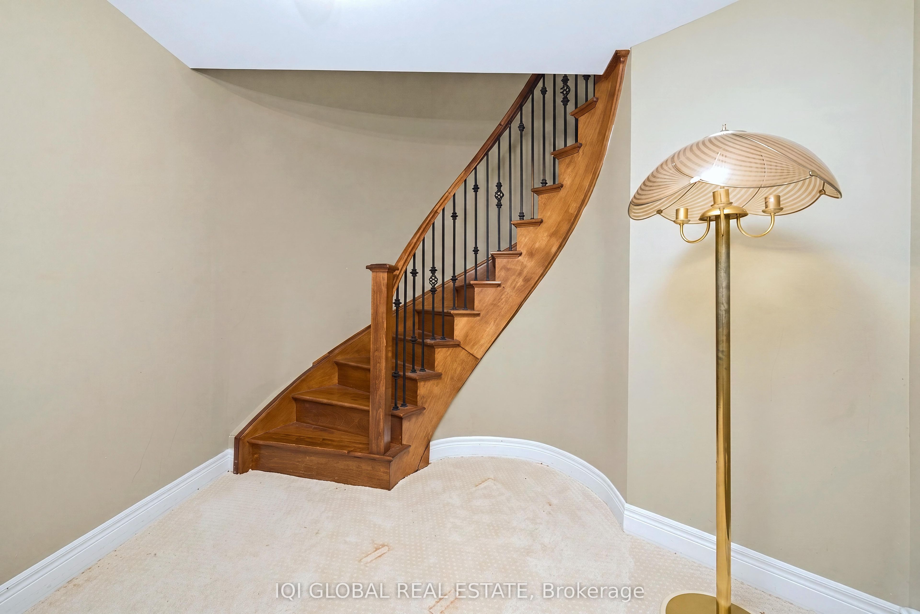 2395 Lyndhurst Drive Property Photo 22