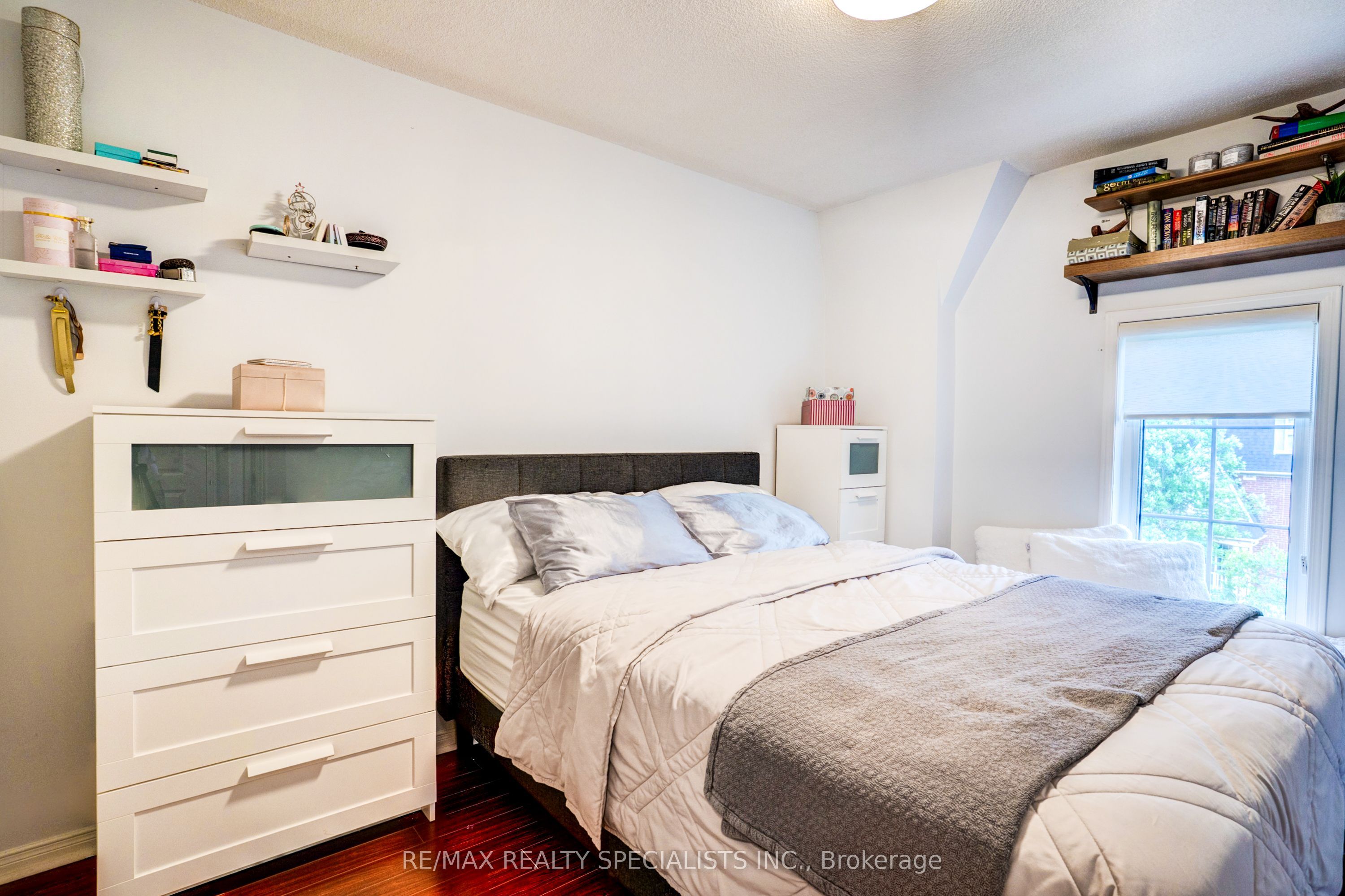 615 Shoreline Drive 11 Property Photo 14