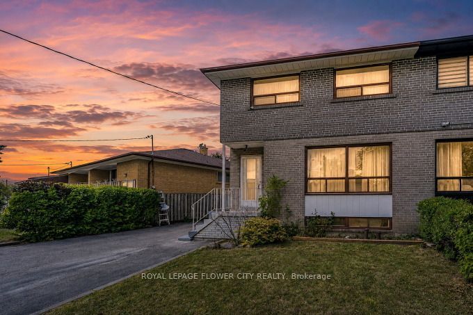 3 Clayhall Crescent Property Photo 2