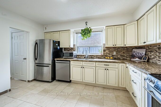 3 Clayhall Crescent Property Photo 14