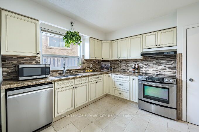 3 Clayhall Crescent Property Photo 15