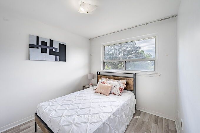 3 Clayhall Crescent Property Photo 25