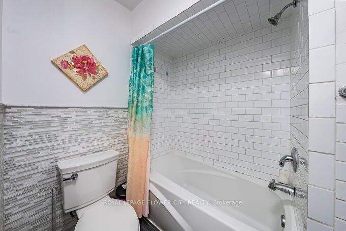 3 Clayhall Crescent Property Photo 32