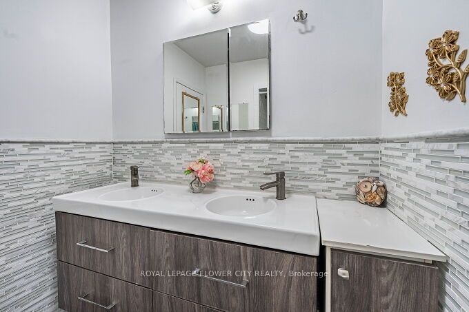 3 Clayhall Crescent Property Photo 33