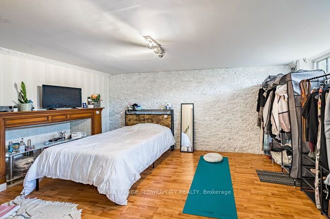 3 Clayhall Crescent Property Photo 35