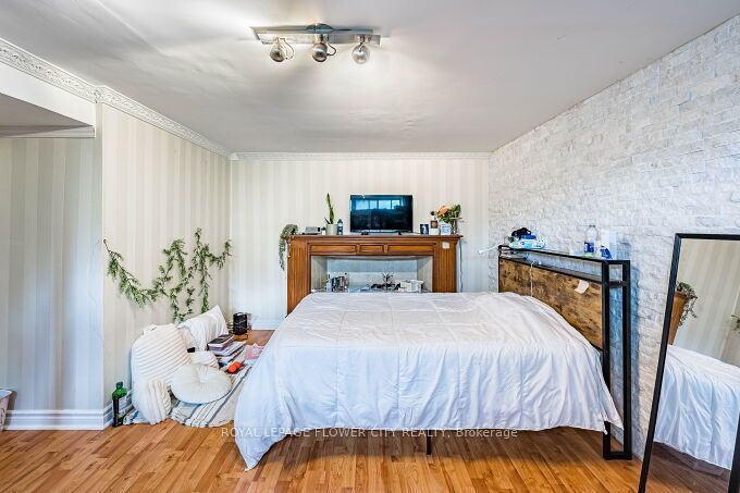 3 Clayhall Crescent Property Photo 36
