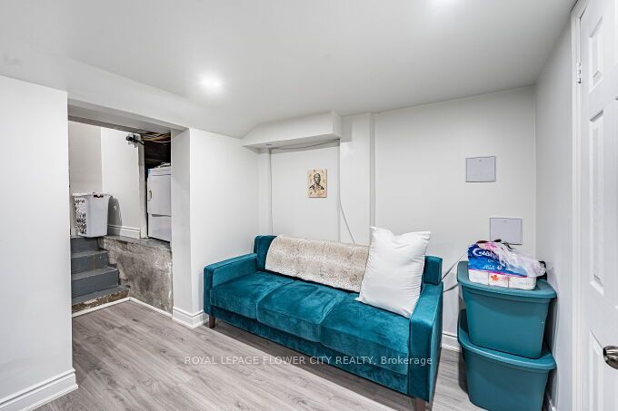3 Clayhall Crescent Property Photo 42