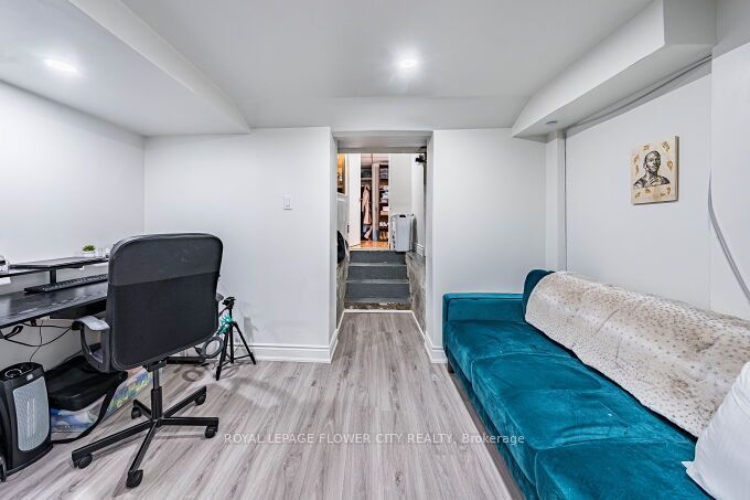 3 Clayhall Crescent Property Photo 43