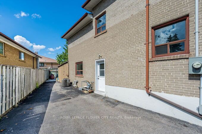 3 Clayhall Crescent Property Photo 48
