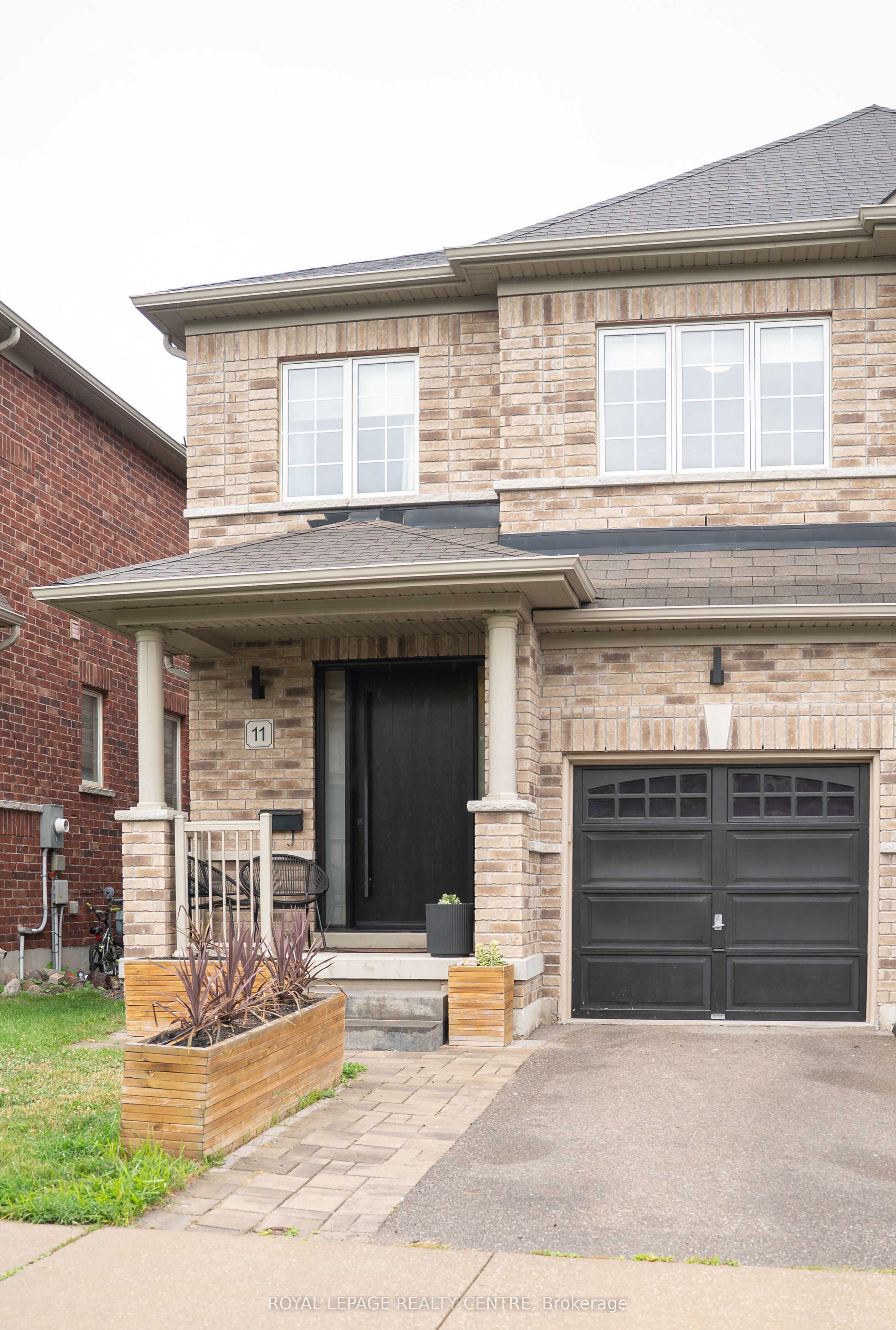 11 Falling Leaf Drive Property Photo 1