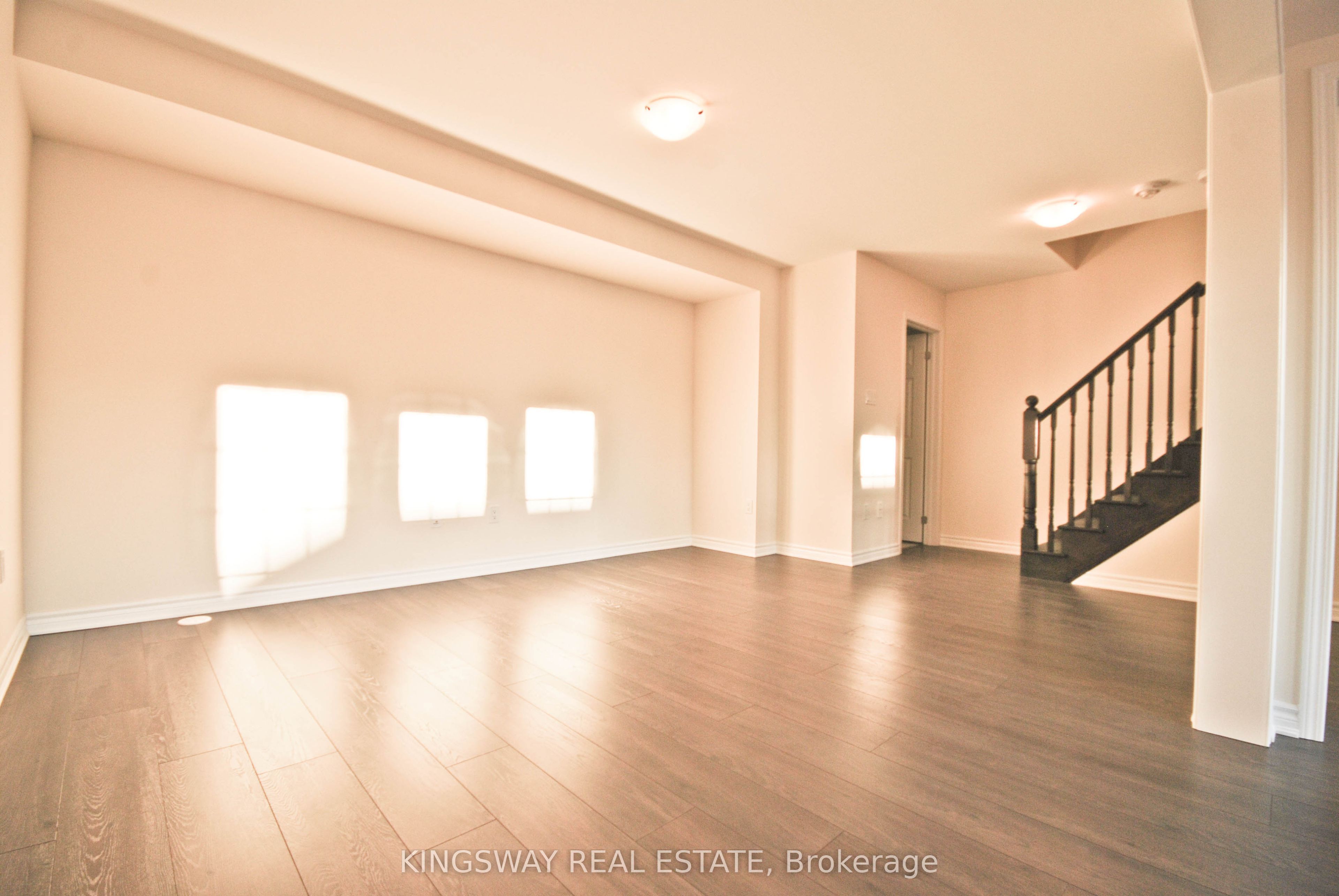 1670 Clitherow Street Property Photo 4