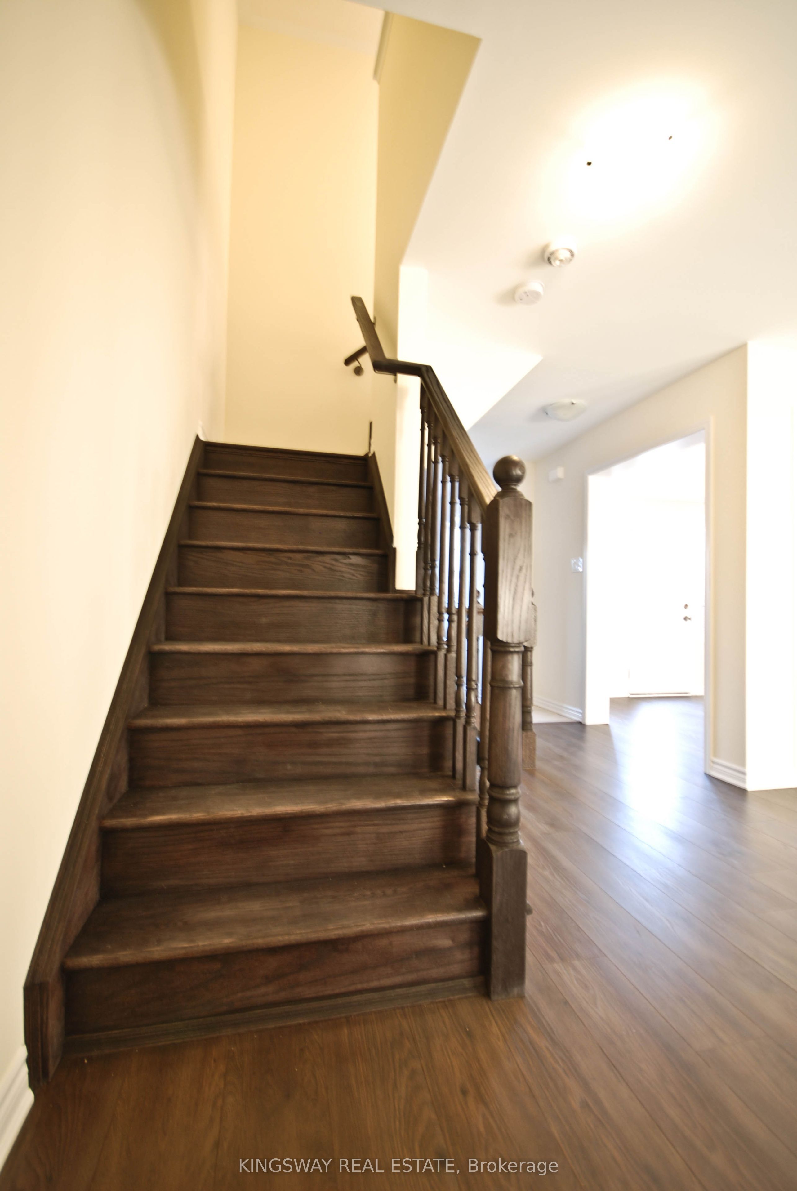 1670 Clitherow Street Property Photo 6