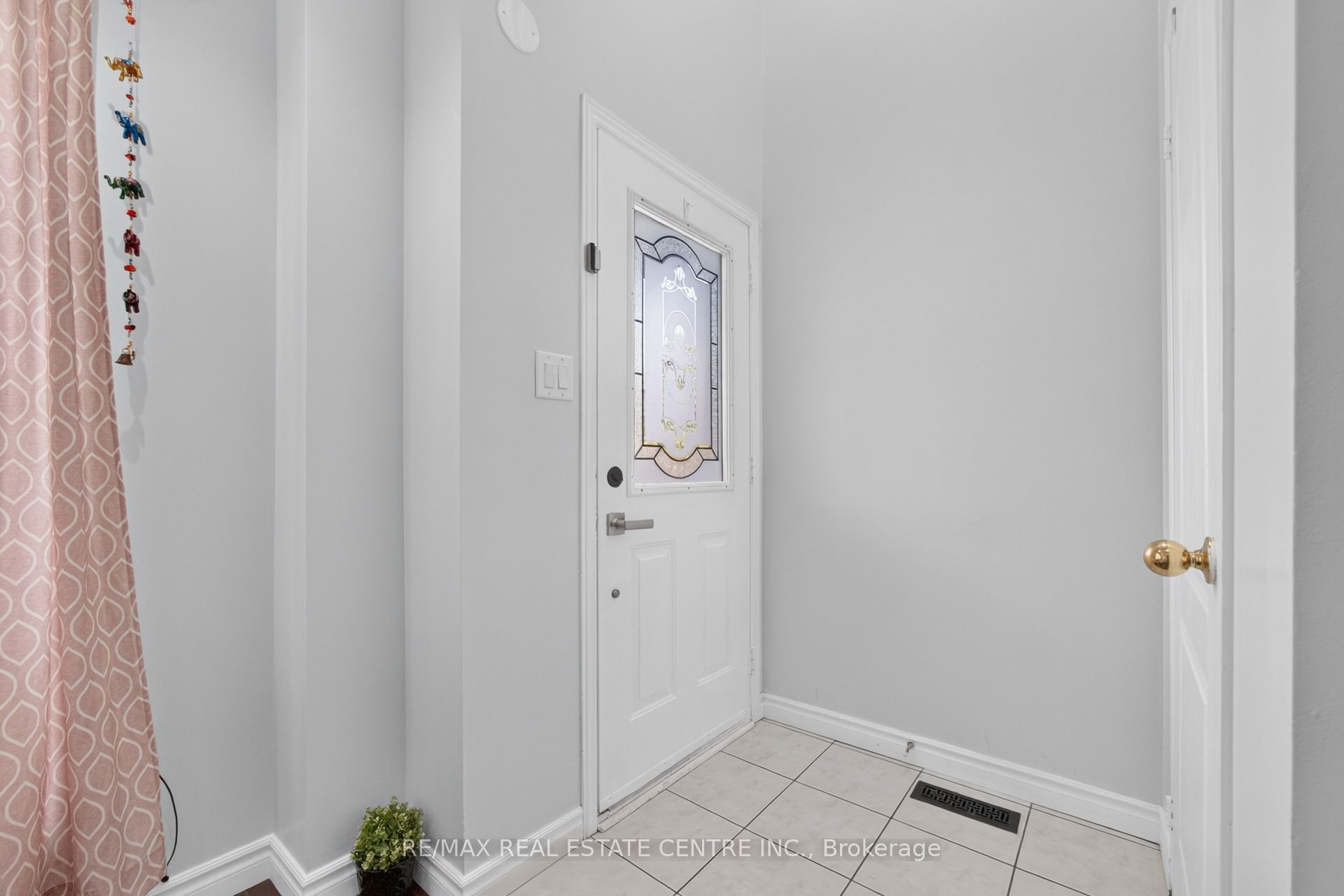 8 Flatlands Way Property Photo 3