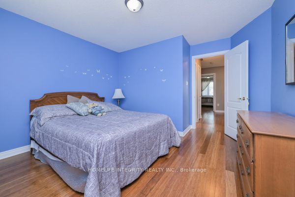 315 Ellwood Drive W Property Photo 13