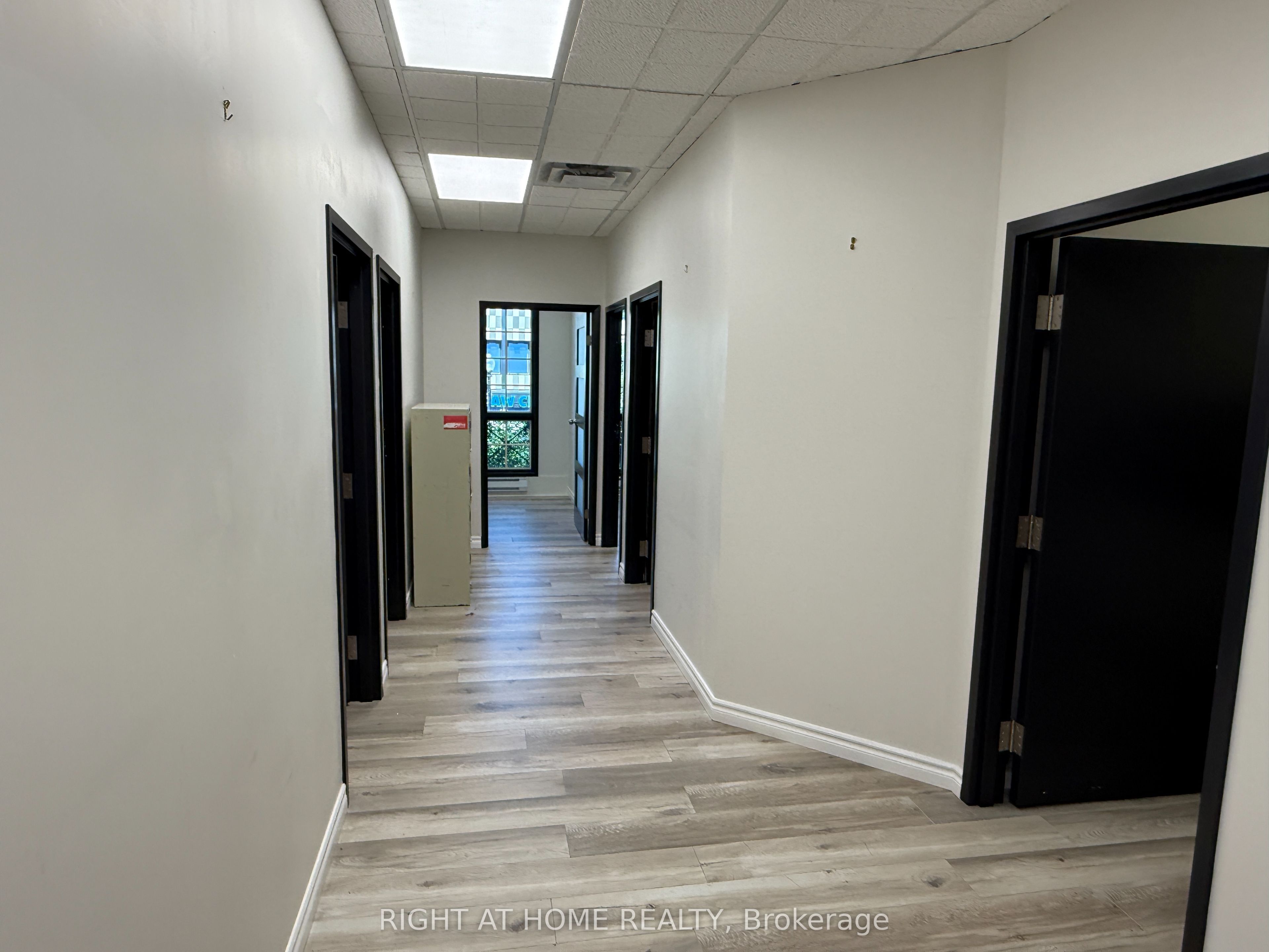 334 Lakeshore Road E 201 Property Photo 4