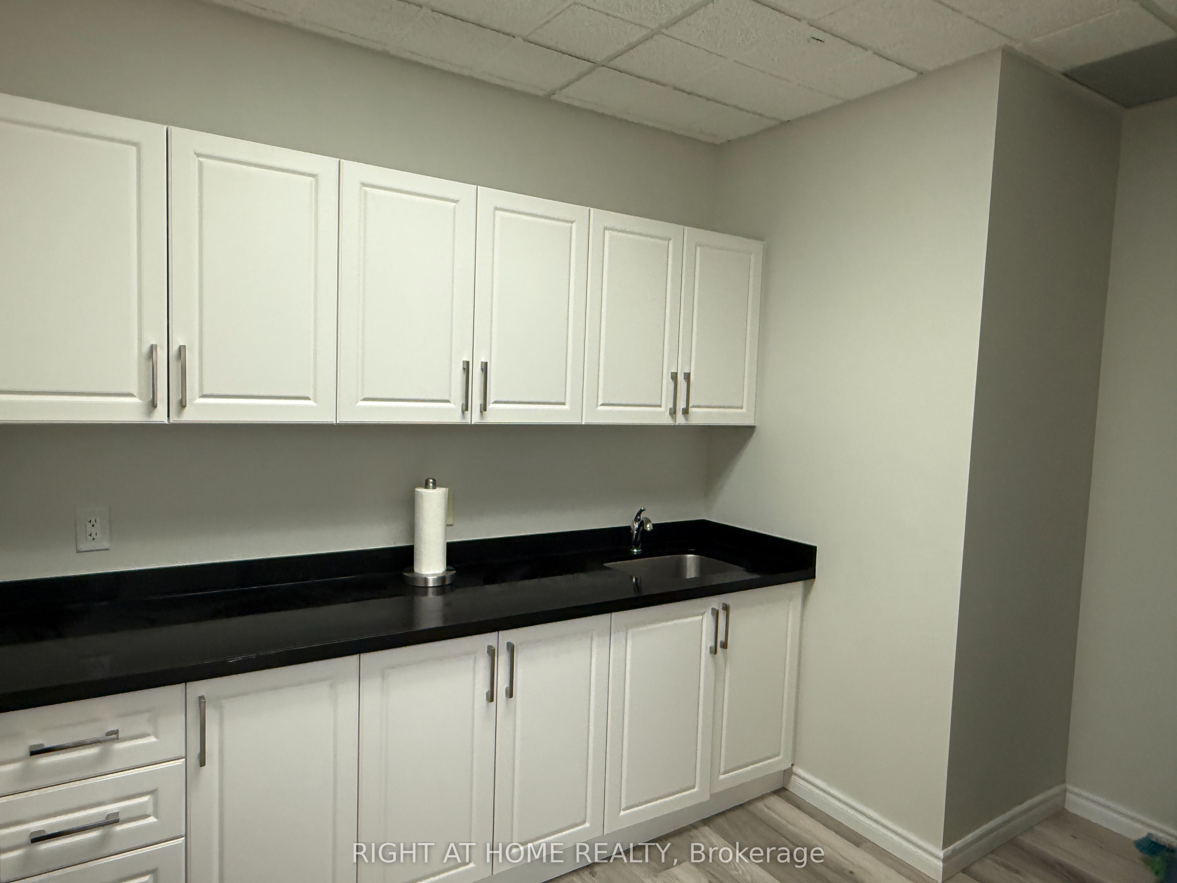 334 Lakeshore Road E 201 Property Photo 5