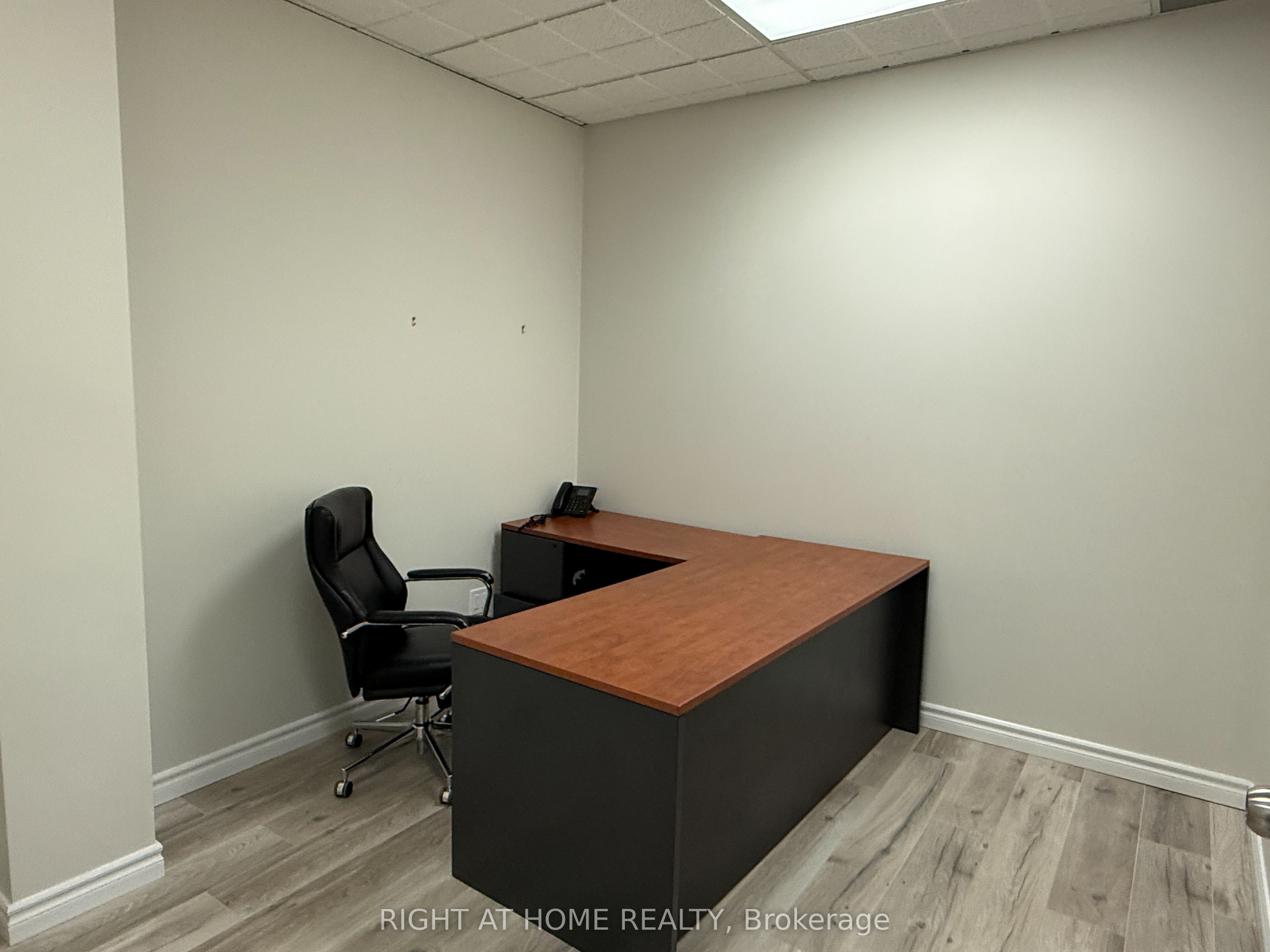 334 Lakeshore Road E 201 Property Photo 6