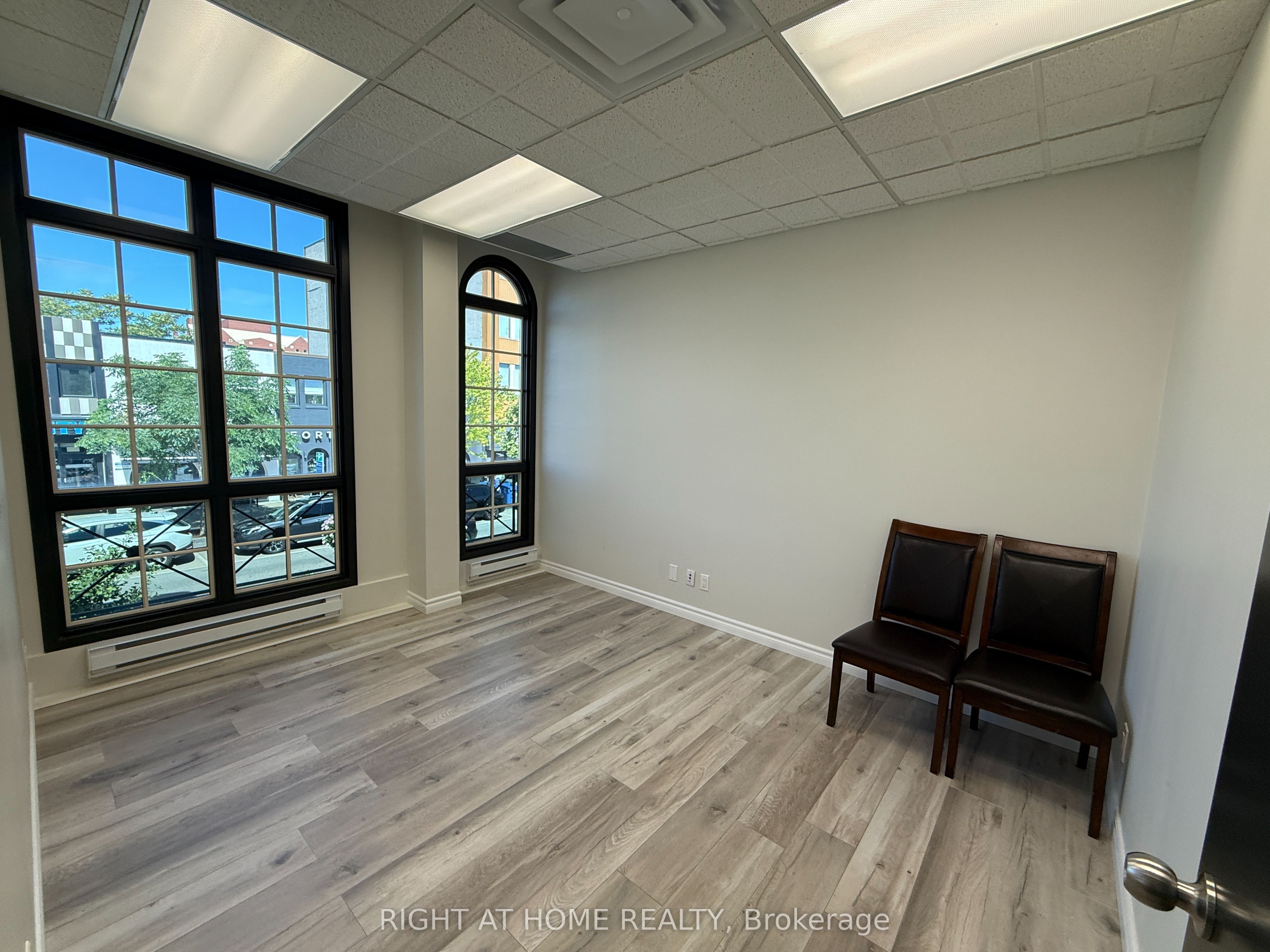 334 Lakeshore Road E 201 Property Photo 10