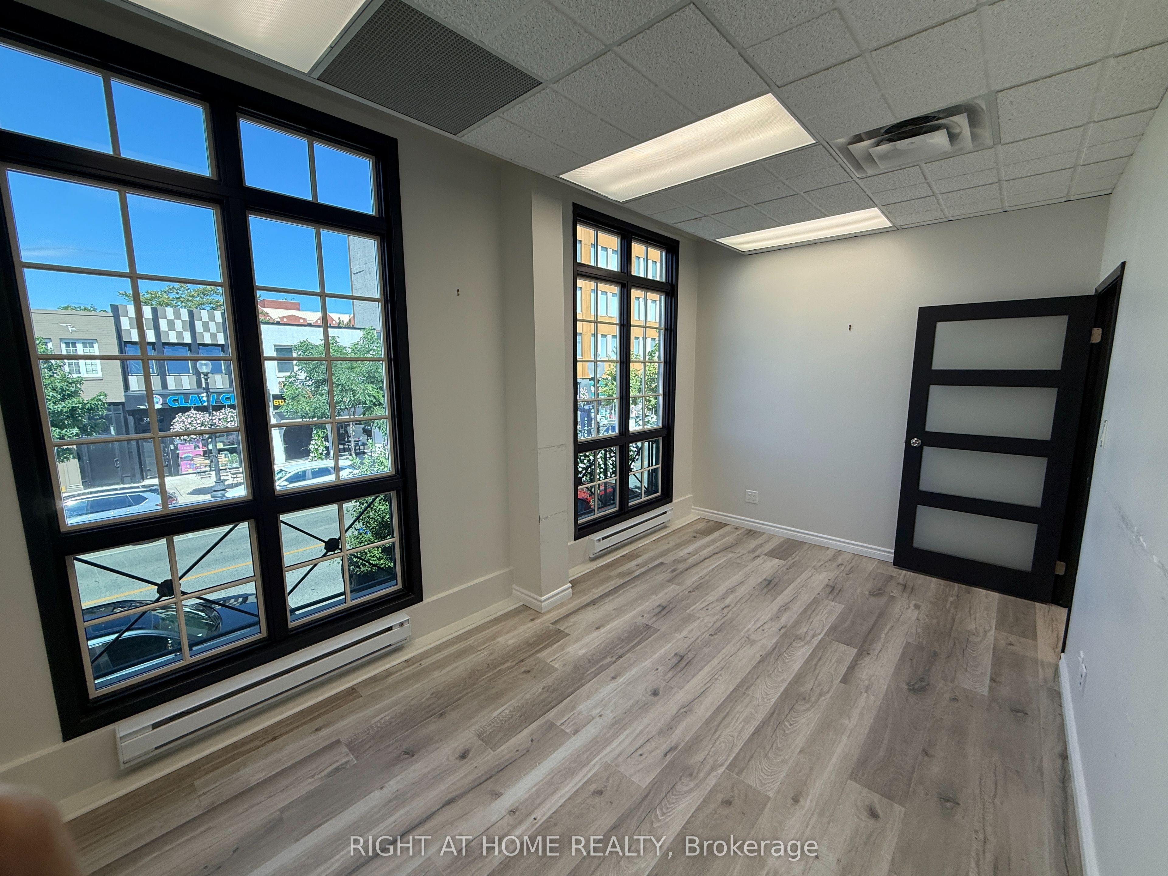 334 Lakeshore Road E 201 Property Photo 12