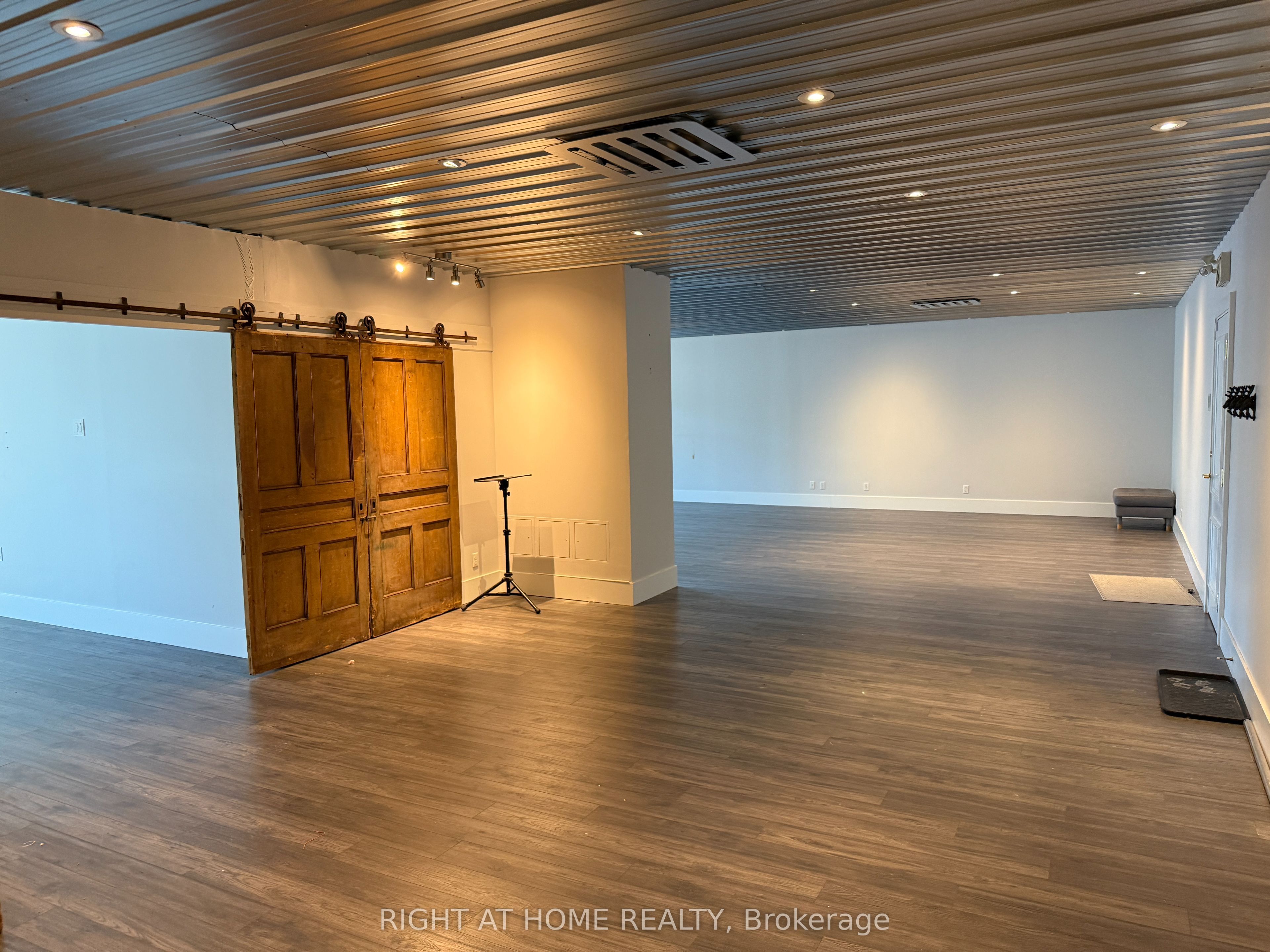 334 Lakeshore Road E 203 Property Photo 7
