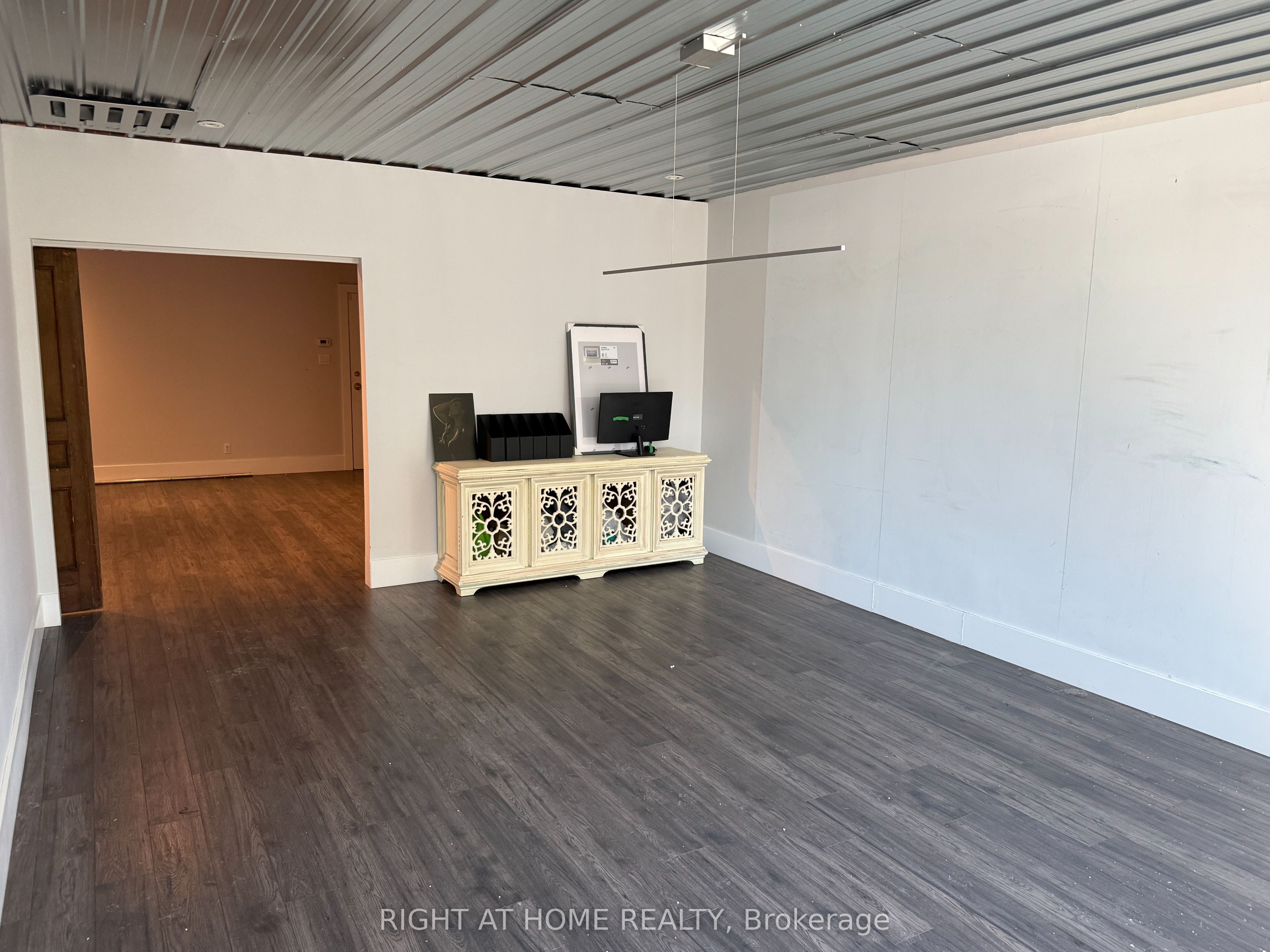 334 Lakeshore Road E 203 Property Photo 10