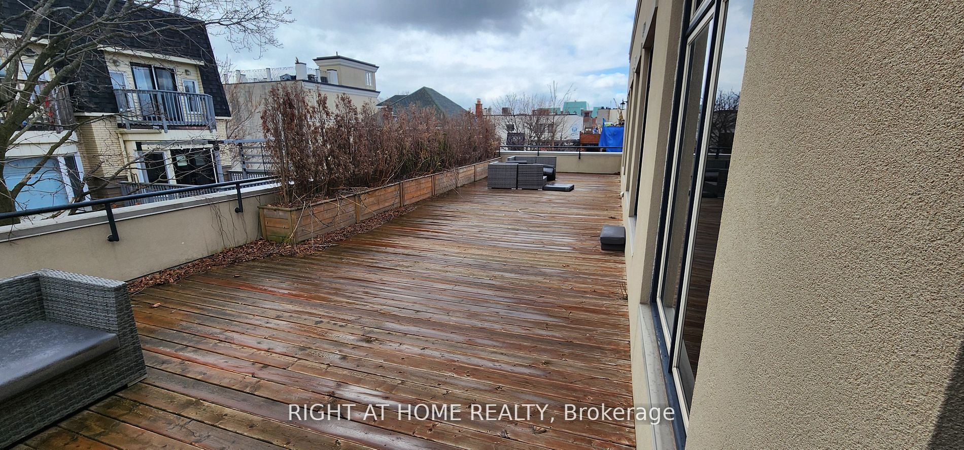 334 Lakeshore Road E 203 Property Photo 11