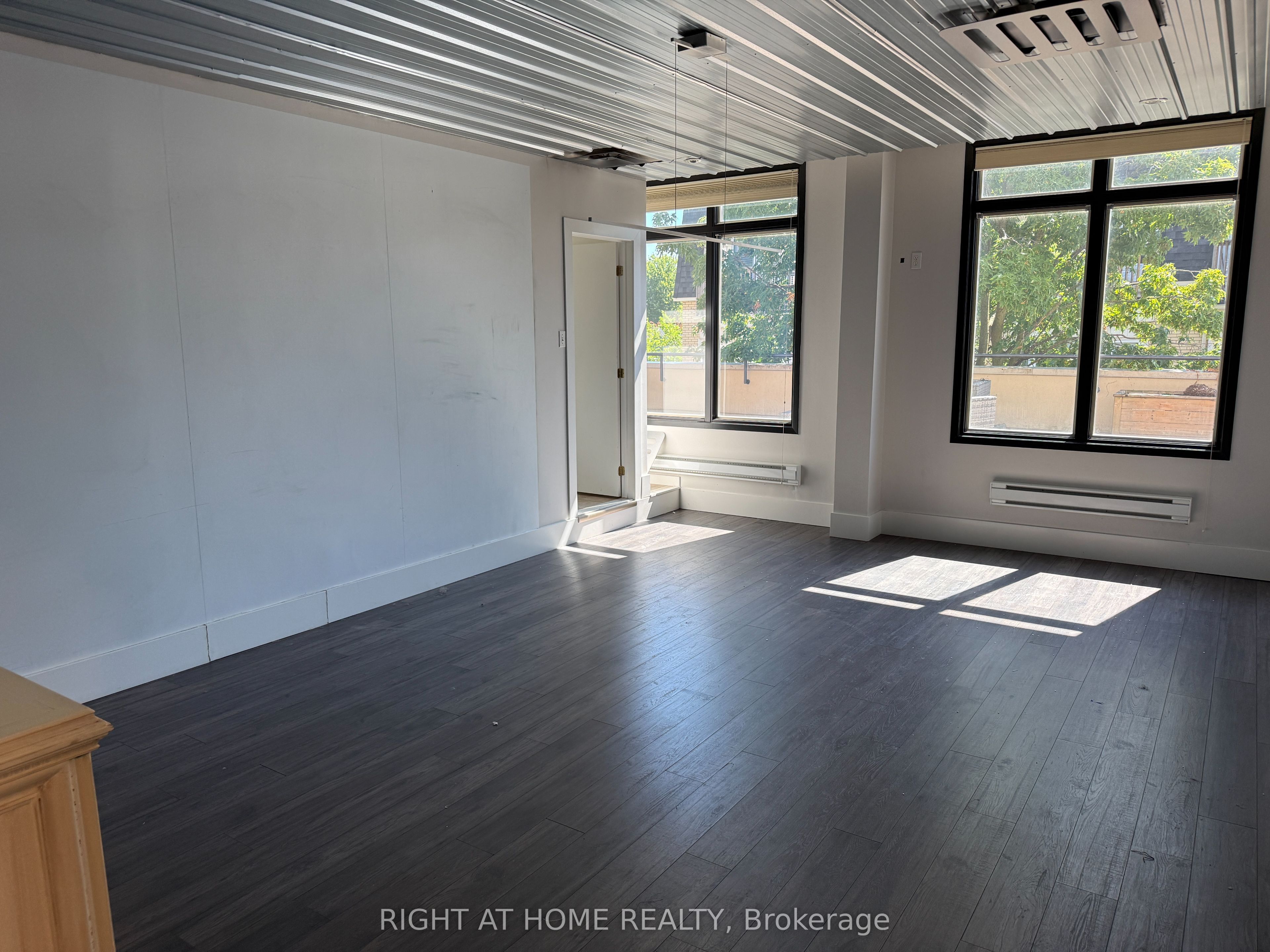 334 Lakeshore Road E 203 Property Photo 18