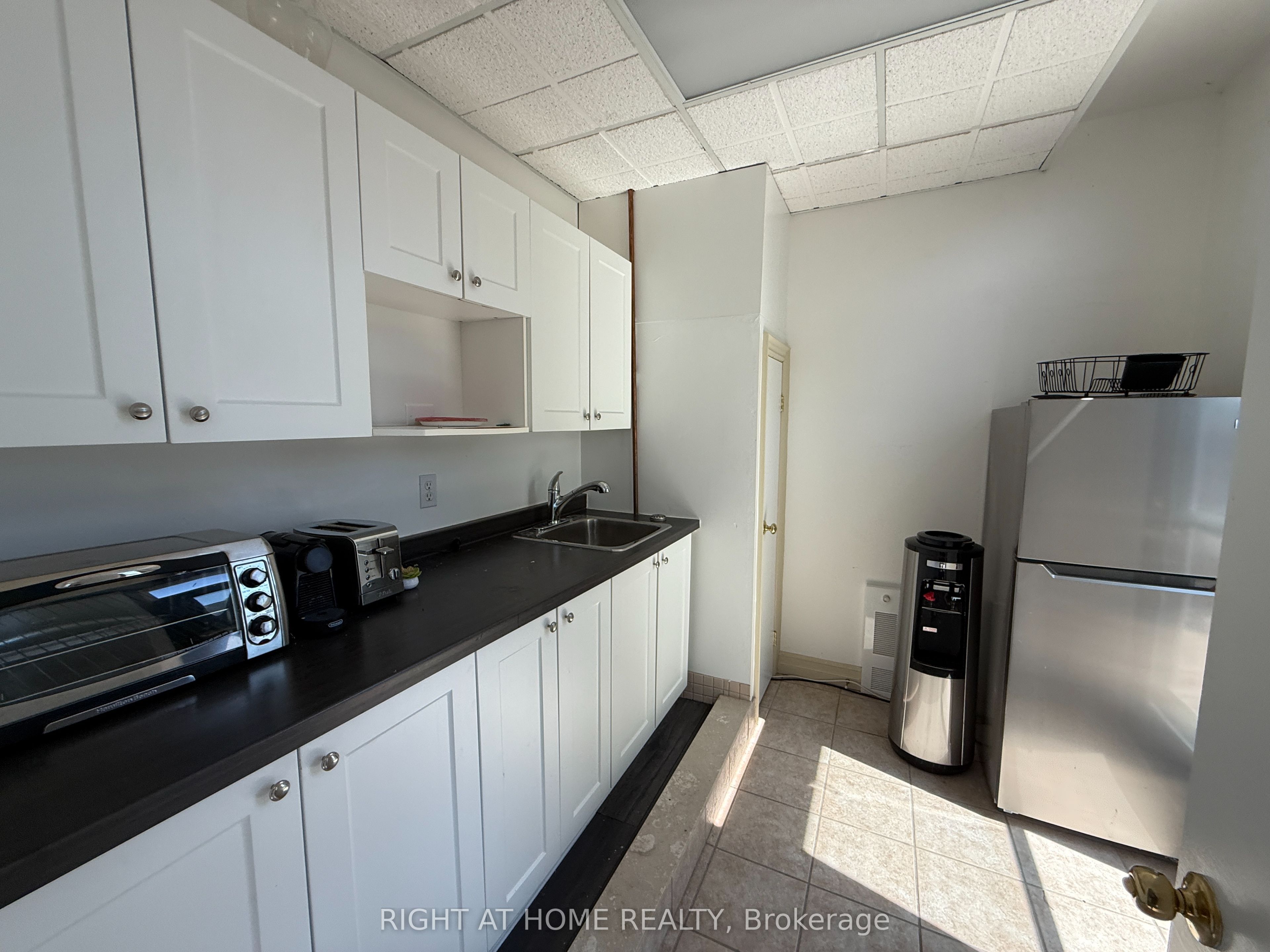 334 Lakeshore Road E 203 Property Photo 19