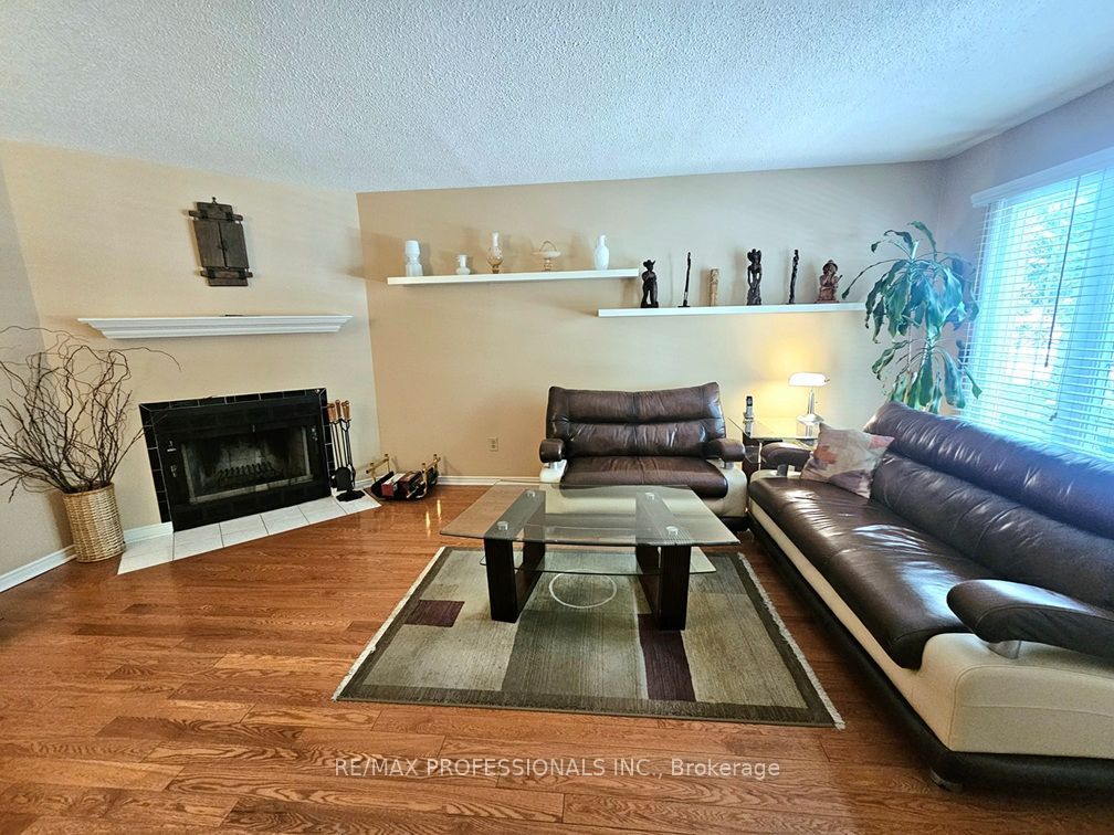 500 Silverthorne Crescent 1 Property Photo 9