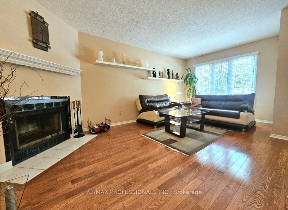 500 Silverthorne Crescent 1 Property Photo 10