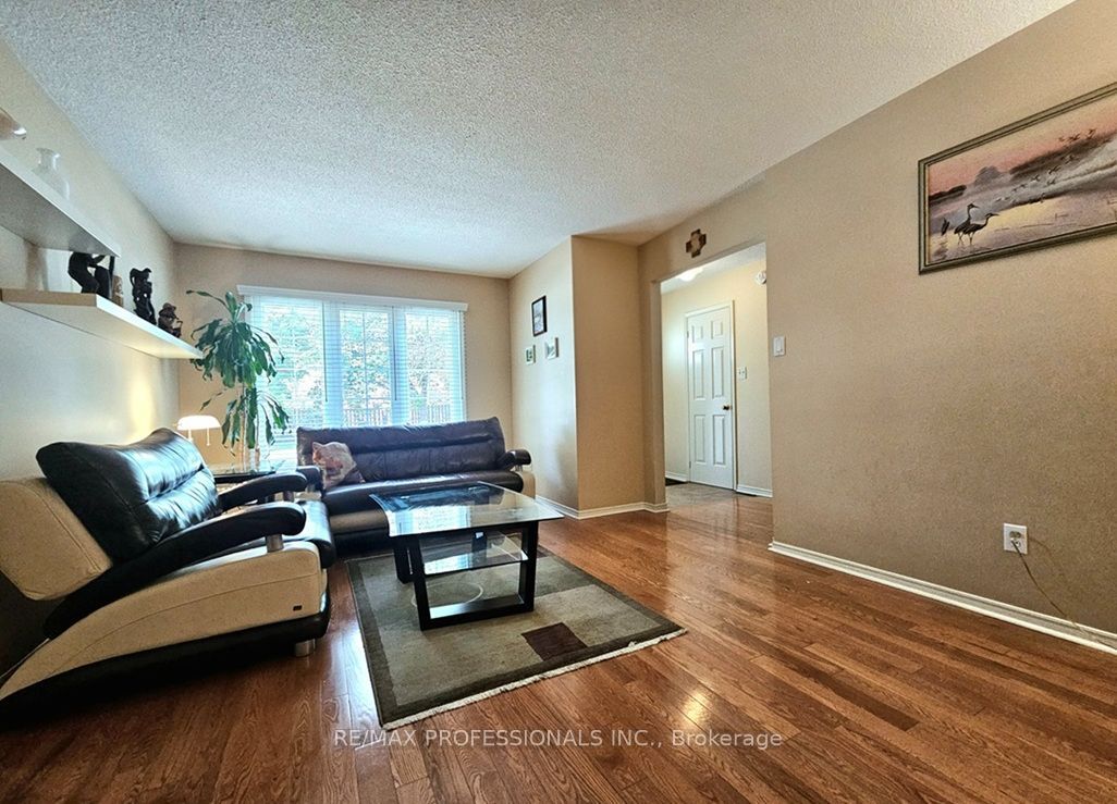 500 Silverthorne Crescent 1 Property Photo 11