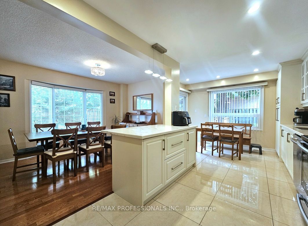 500 Silverthorne Crescent 1 Property Photo 12