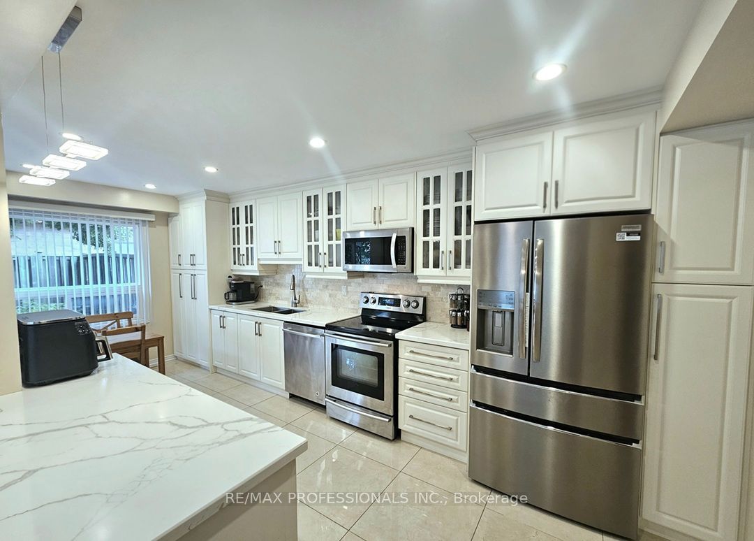 500 Silverthorne Crescent 1 Property Photo 13