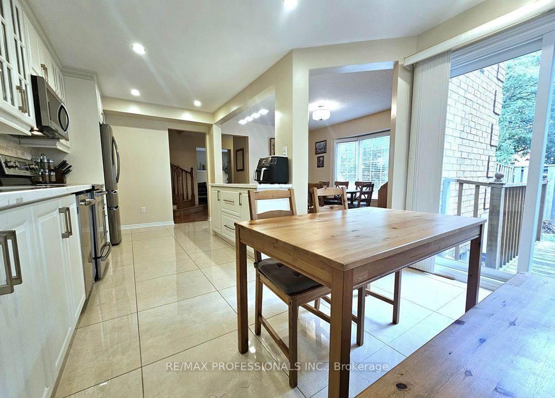 500 Silverthorne Crescent 1 Property Photo 14